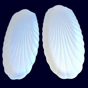 Pair of Studio Nova White Shell Shaped Platters. Simple Elegance. Made i…